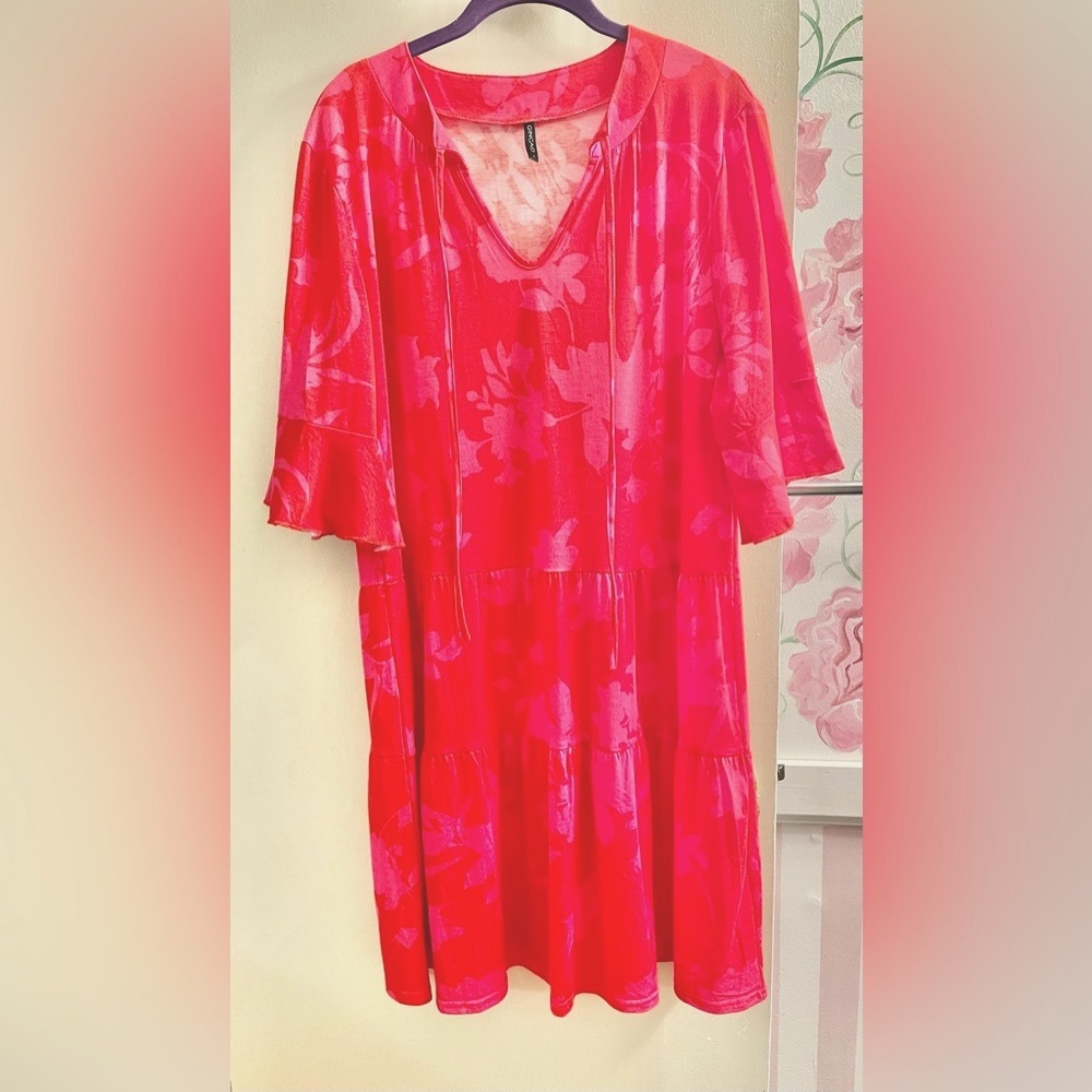 Vibrant Red & Pink Casual Floral Dress
SIZE LARGE   **Like New**